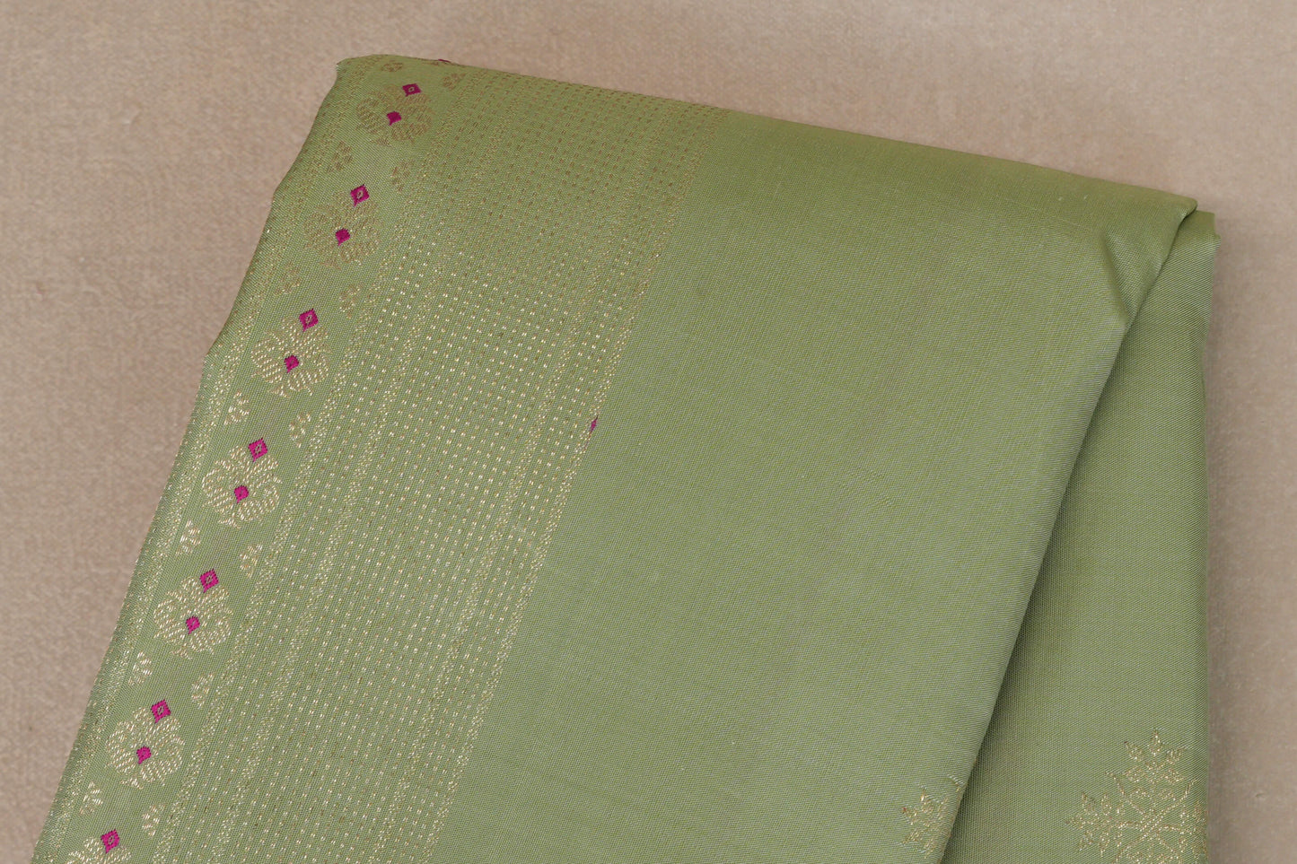 Pistachio Green with Dusty Pink Borders Vintage Kanjivaram Silk Saree body