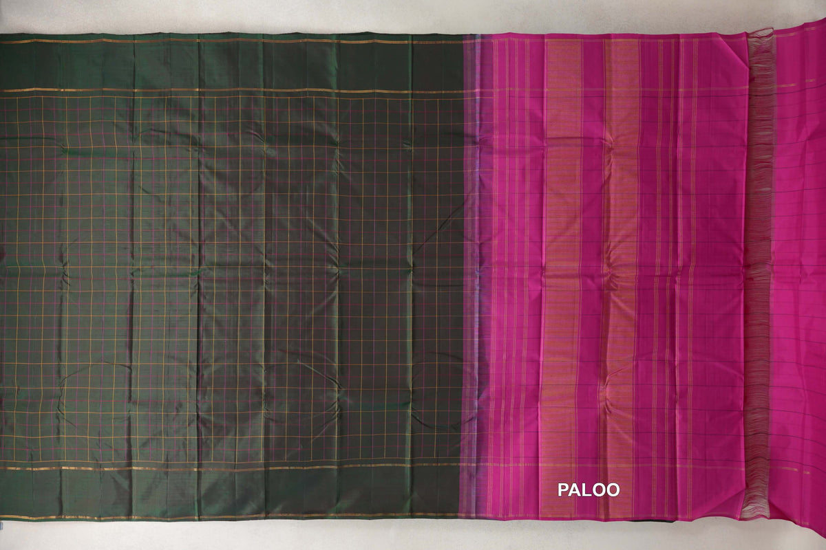 Deep Manthulir Green with Rettai Pettu Borders Vintage Kanjivaram Silk Saree paloo