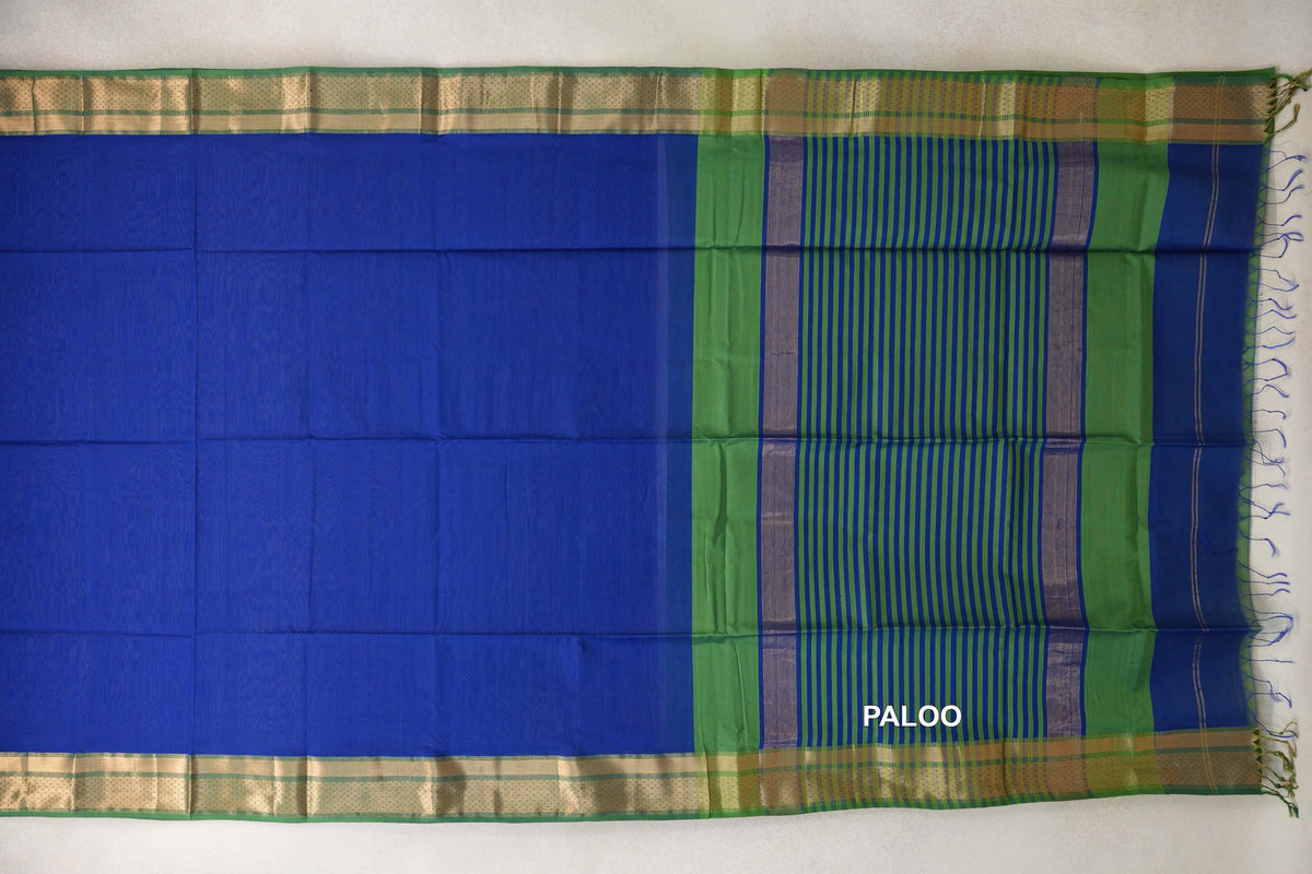 Spread-out Maheshwari silk cotton saree with a bright royal blue body, leaf green borders, and a striped blue-and-green pallu with fringe.