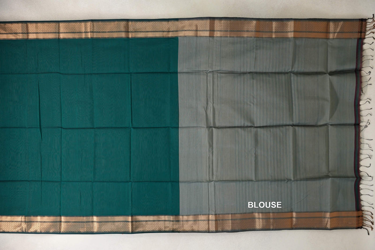 Laid-flat peacock green Maheshwari silk cotton saree body beside a silver grey blouse piece, with patterned borders and tassels.