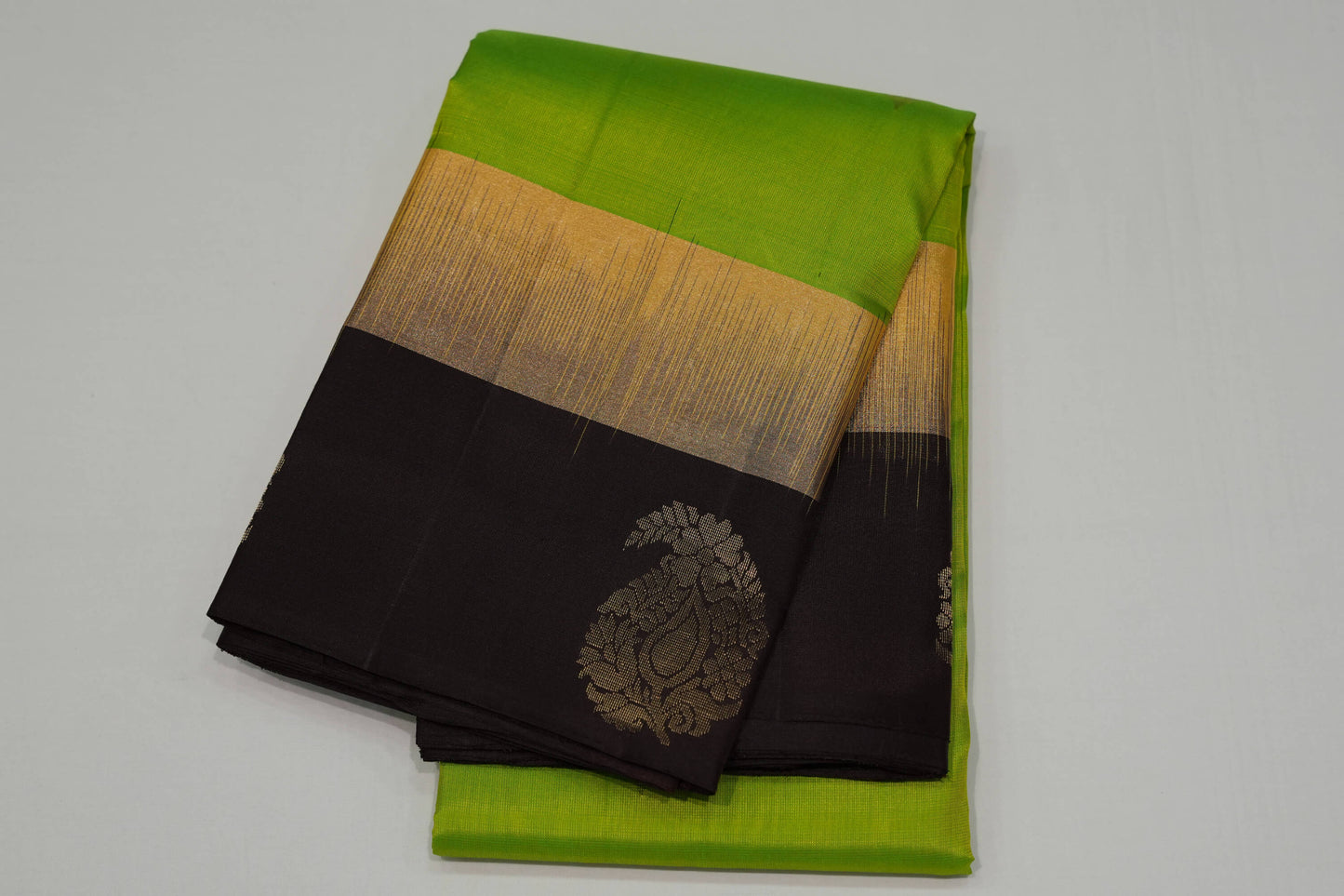 Parrot green light weight kanchipuram silk saree