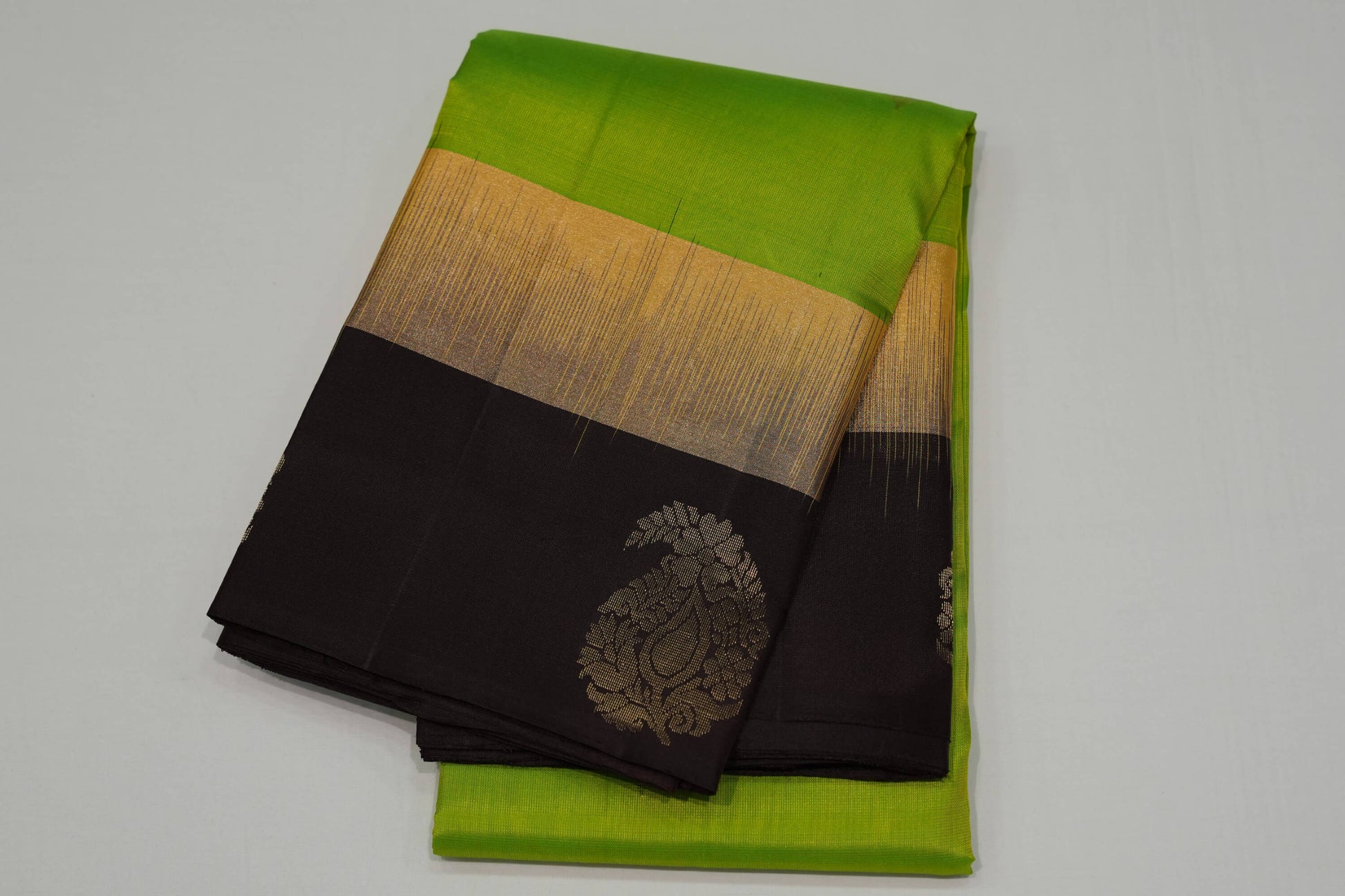 Parrot green light weight kanchipuram silk saree