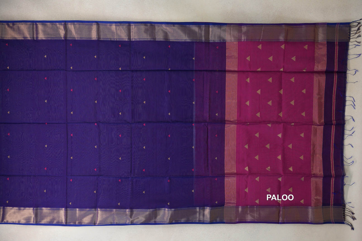 Spread-out deep violet Maheshwari silk cotton saree with small triangle motifs, patterned borders and a deep rani pink pallu with tassels.