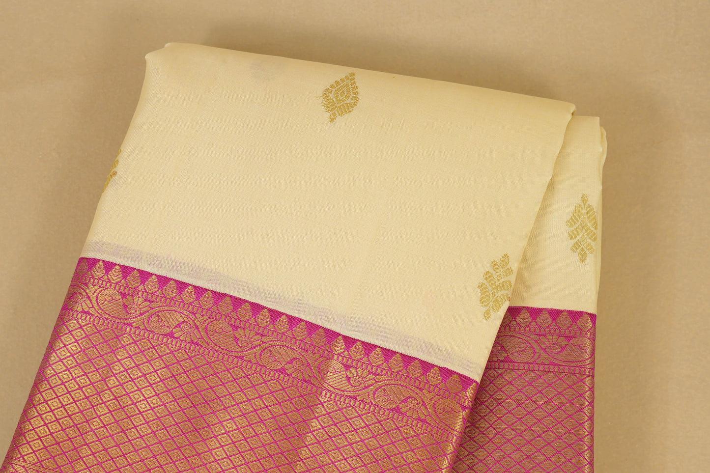 Half White Vintage Kanjivaram Silk Saree Body zoom