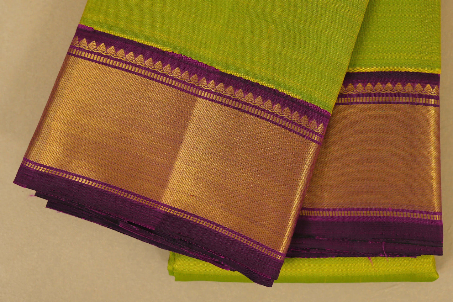Fluorescent Green Vintage Kanjivaram Silk Saree borders zoom