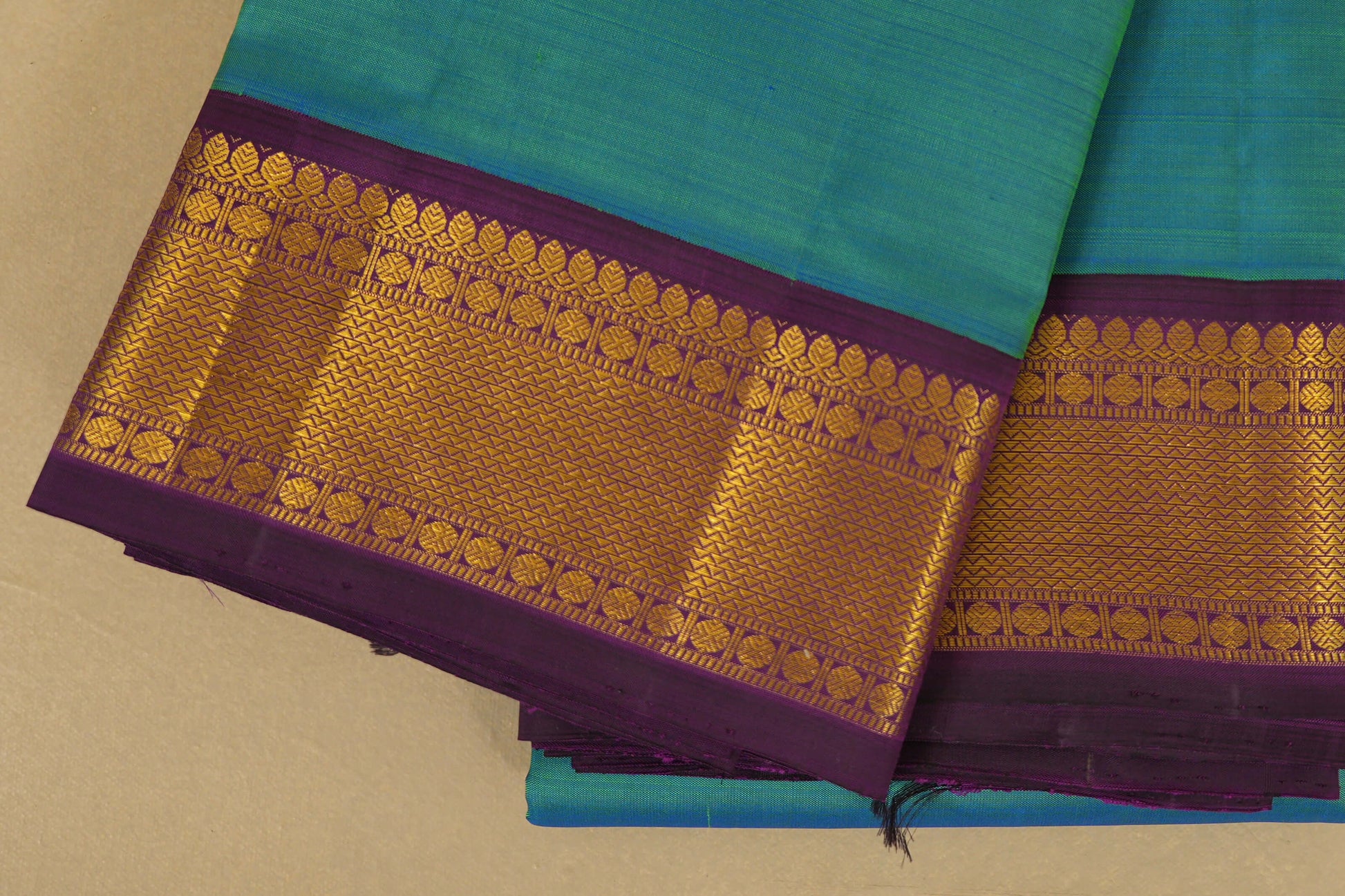 Peacock Green Vintage Kanjivaram Silk Saree borders zoom
