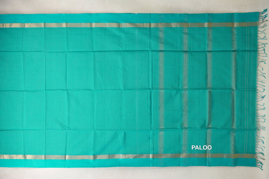 Bright aqua green Maheshwari silk cotton saree laid flat, with a plain body, pale gold-toned border bands and a striped pallu with tassels.