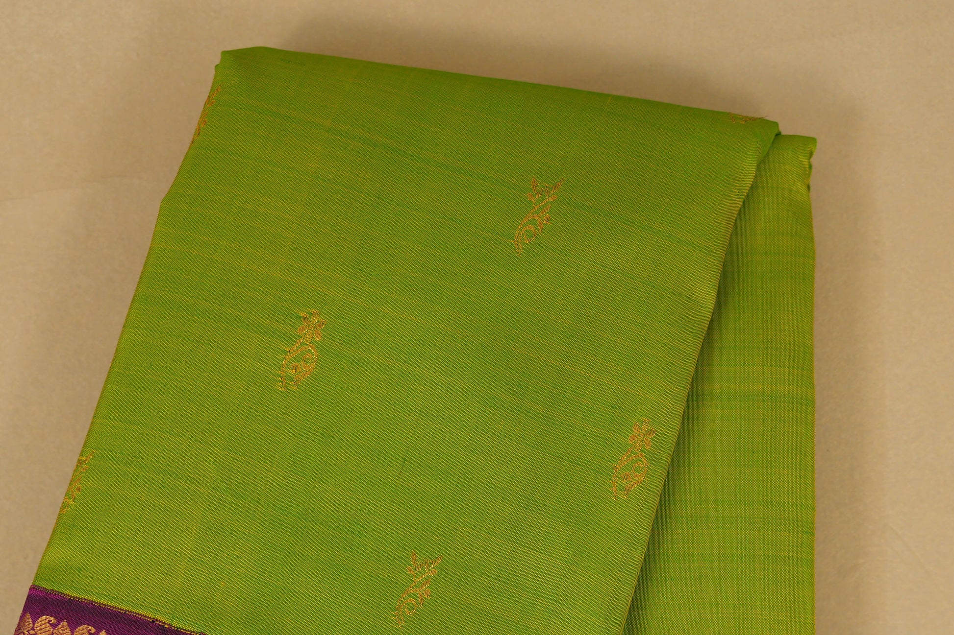 Fluorescent Green Vintage Kanjivaram Silk Saree body zoom