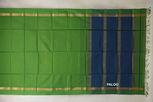 Maheshwari silk cotton saree laid flat, with a bright leaf green body, gold-toned borders and a striped peacock blue pallu with tassels.