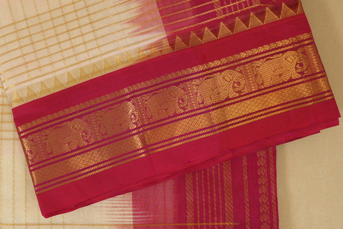 Half White with Red Borders Silk Cotton Saree borders zoom