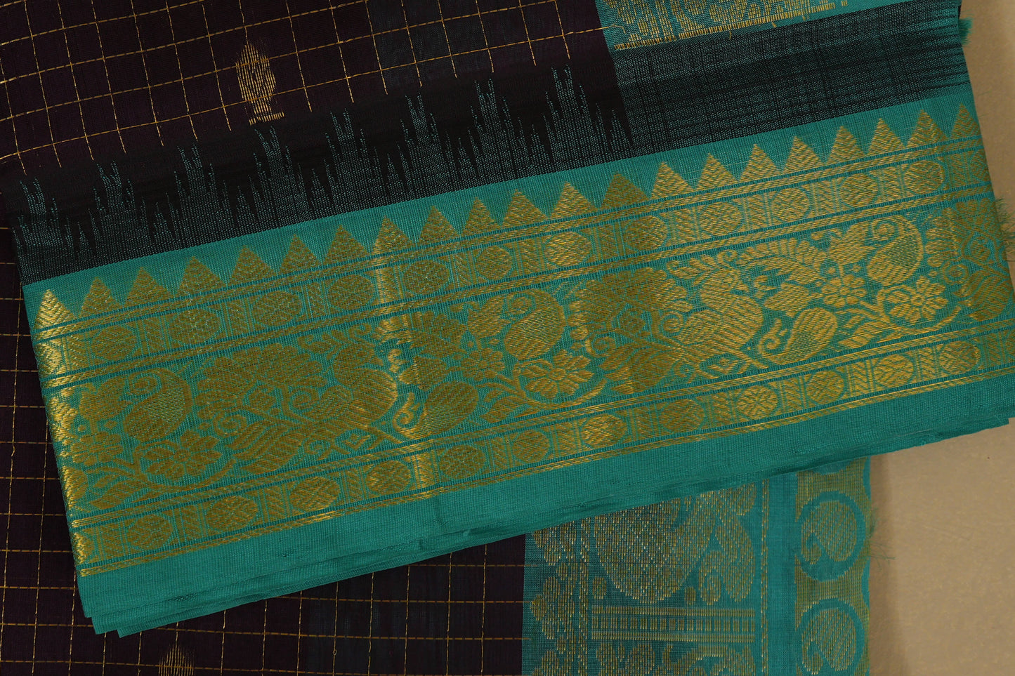 Deep Jamun Color Silk Cotton Saree borders zoom