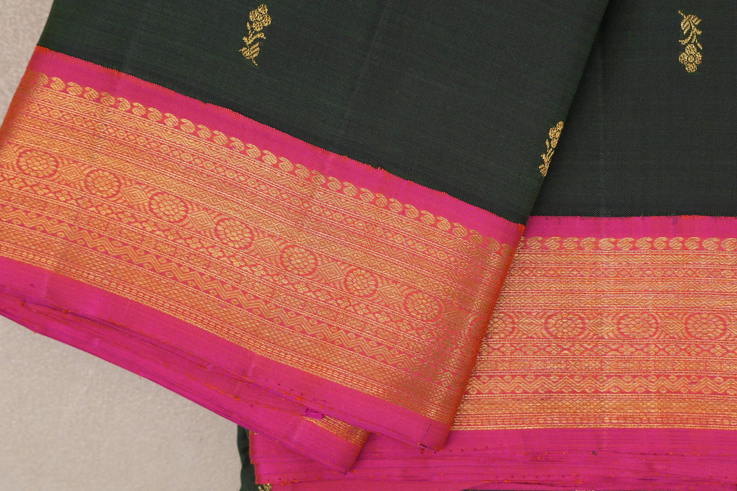 Bottle Green Kanjivaram Silk Saree border zoom