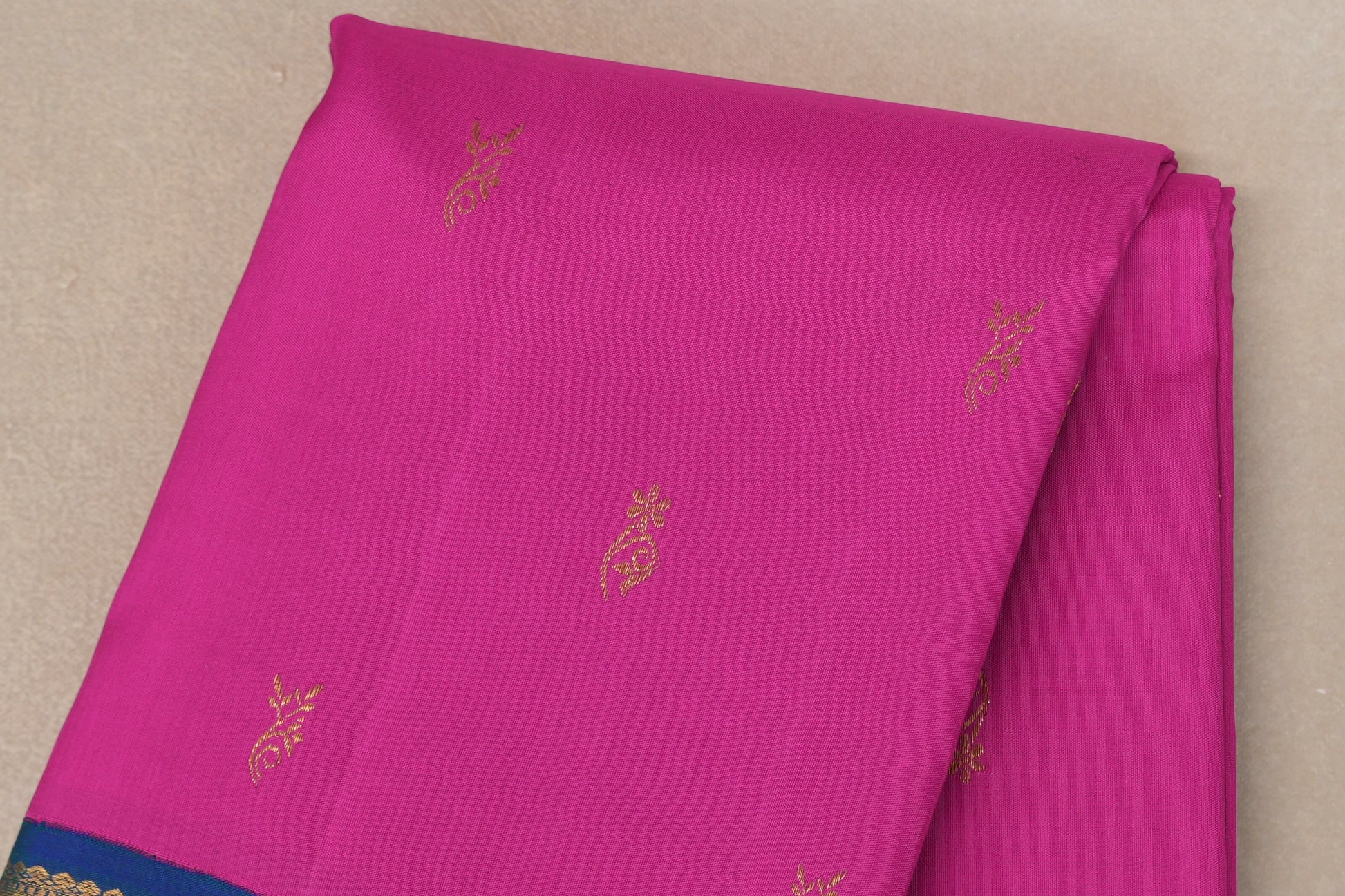Magenta Kanjivaram Silk Saree body zoom