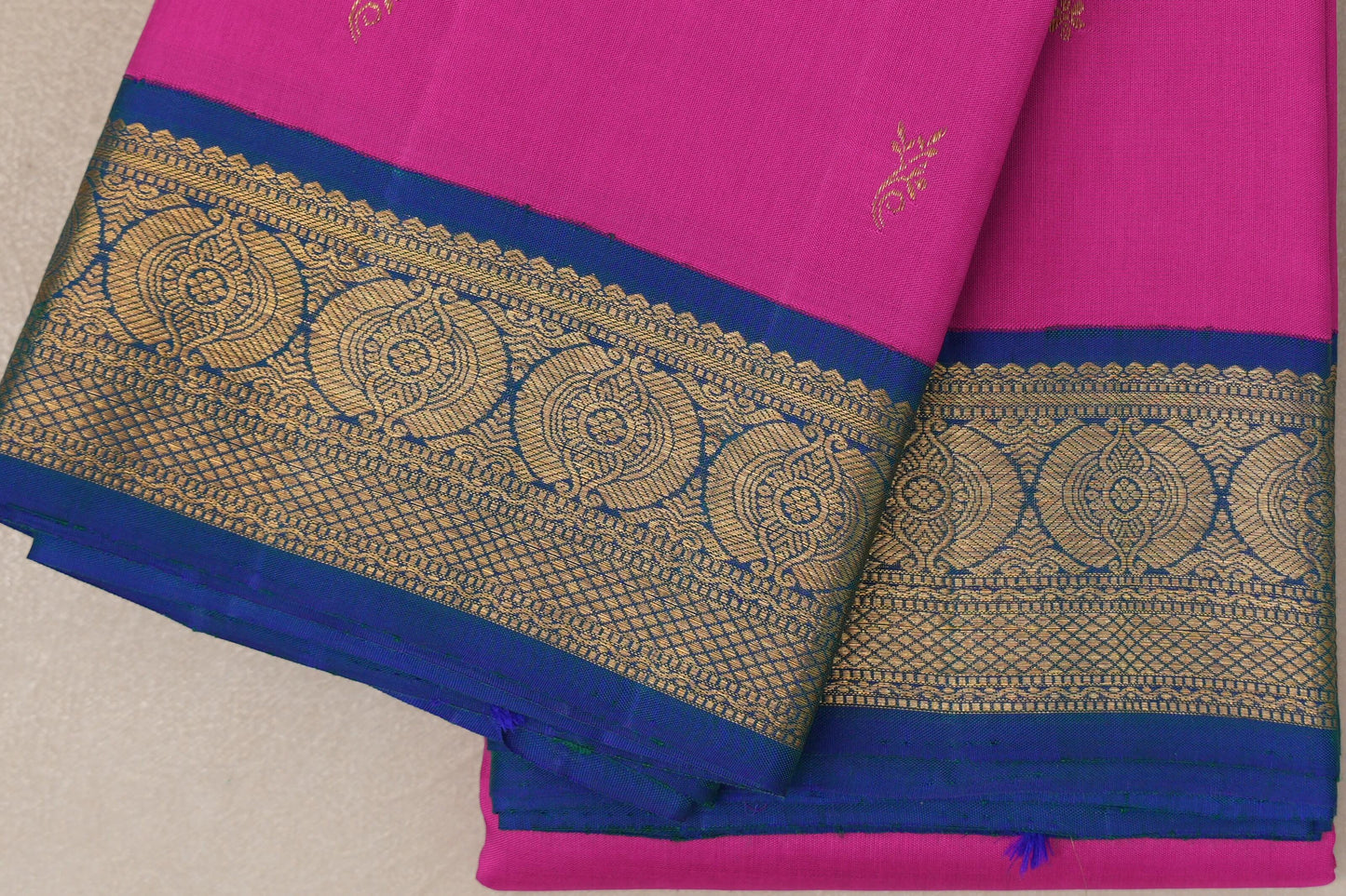 Magenta Kanjivaram Silk Saree border zoom