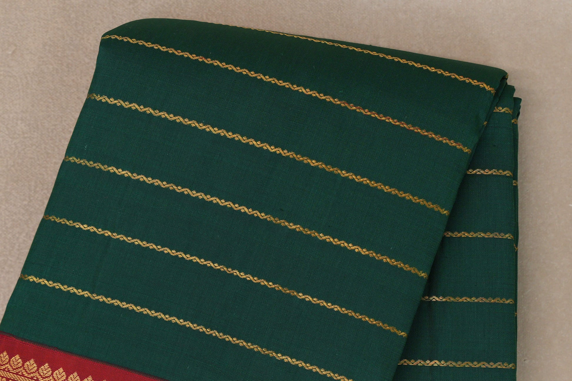 Deep Green with Crimson Red Borders Vintage Kanjivaram Silk Saree body