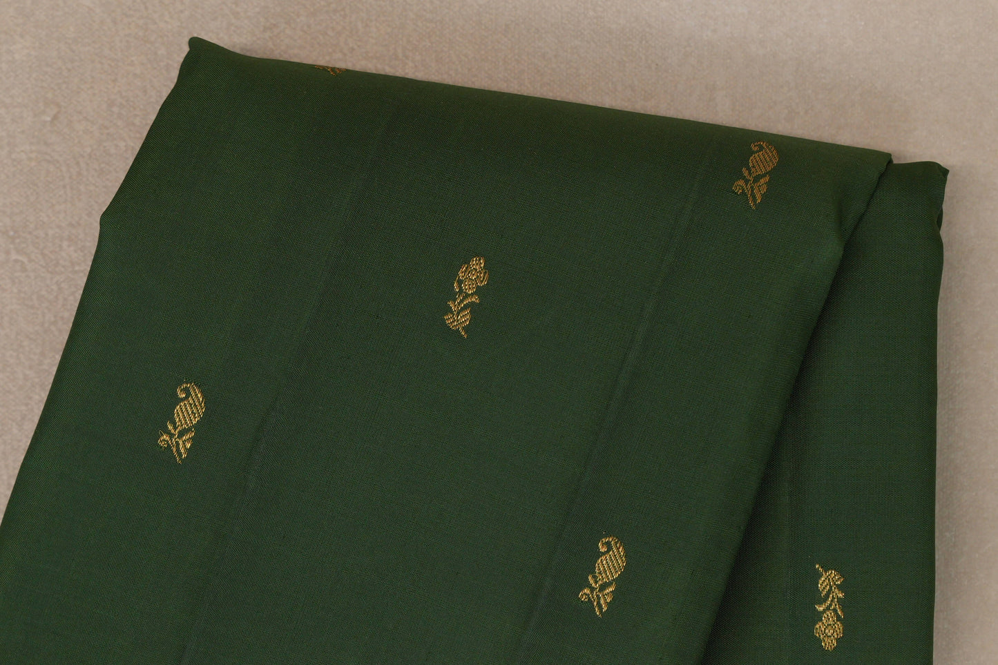 Emerald Green with Orangish Pink Borders Vintage Kanjivaram Silk Saree body