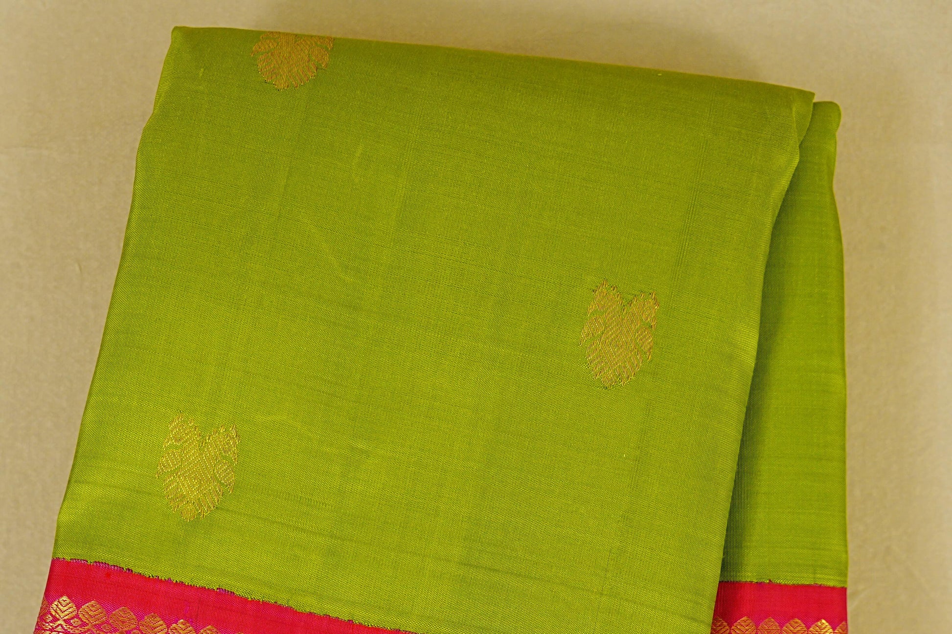 Parrot Green Vintage Kanjivaram Silk Saree body zoom