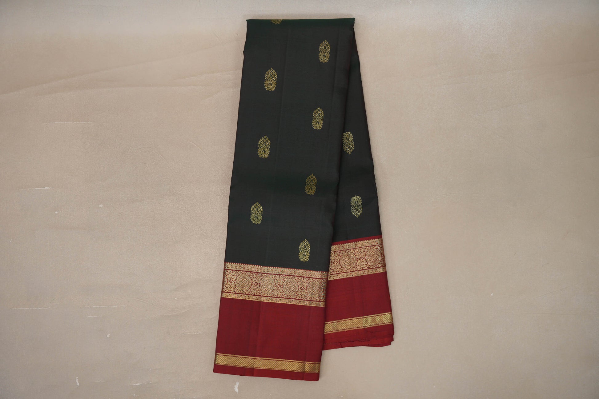 Online Dual Tone of Deep Bottle Green & Deep Red with Rettai Pettu Borders Vintage Kanjivaram Silk Saree