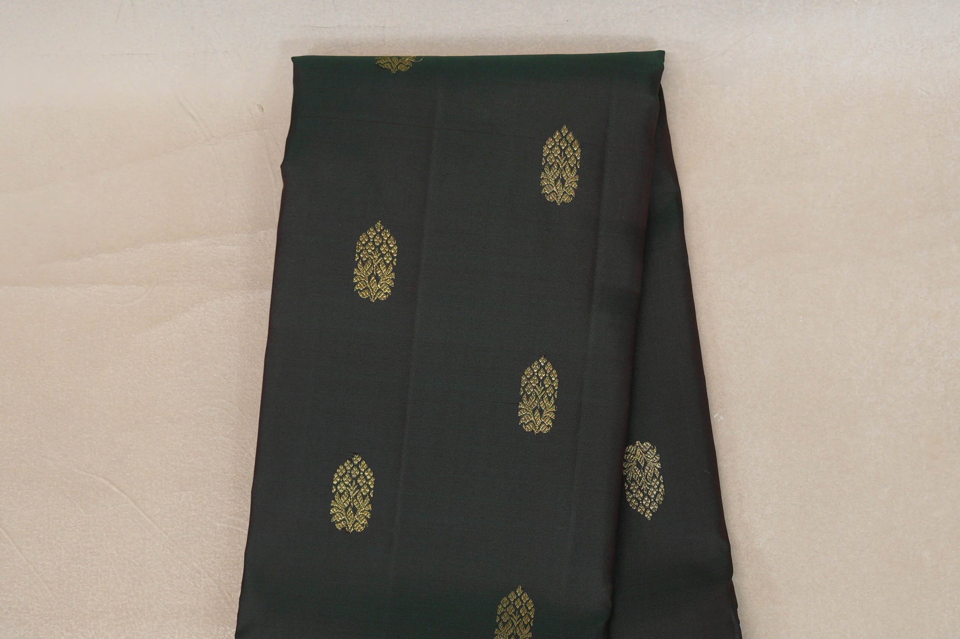 Dual Tone of Deep Bottle Green & Deep Red with Rettai Pettu Borders Vintage Kanjivaram Silk Saree body