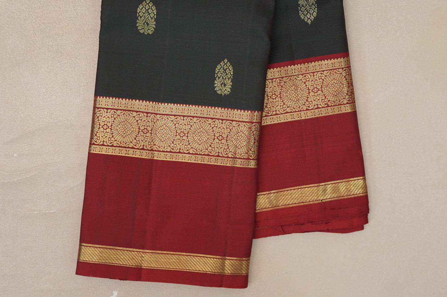Dual Tone of Deep Bottle Green & Deep Red Vintage Kanjivaram Silk Saree rettai pettu border