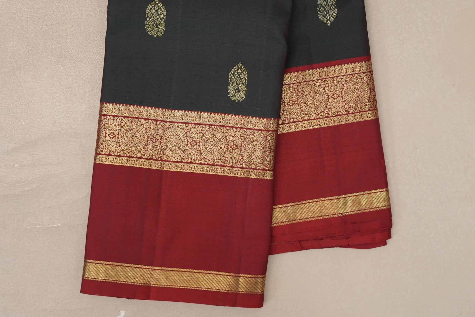 Dual Tone of Deep Bottle Green & Deep Red Vintage Kanjivaram Silk Saree rettai pettu border
