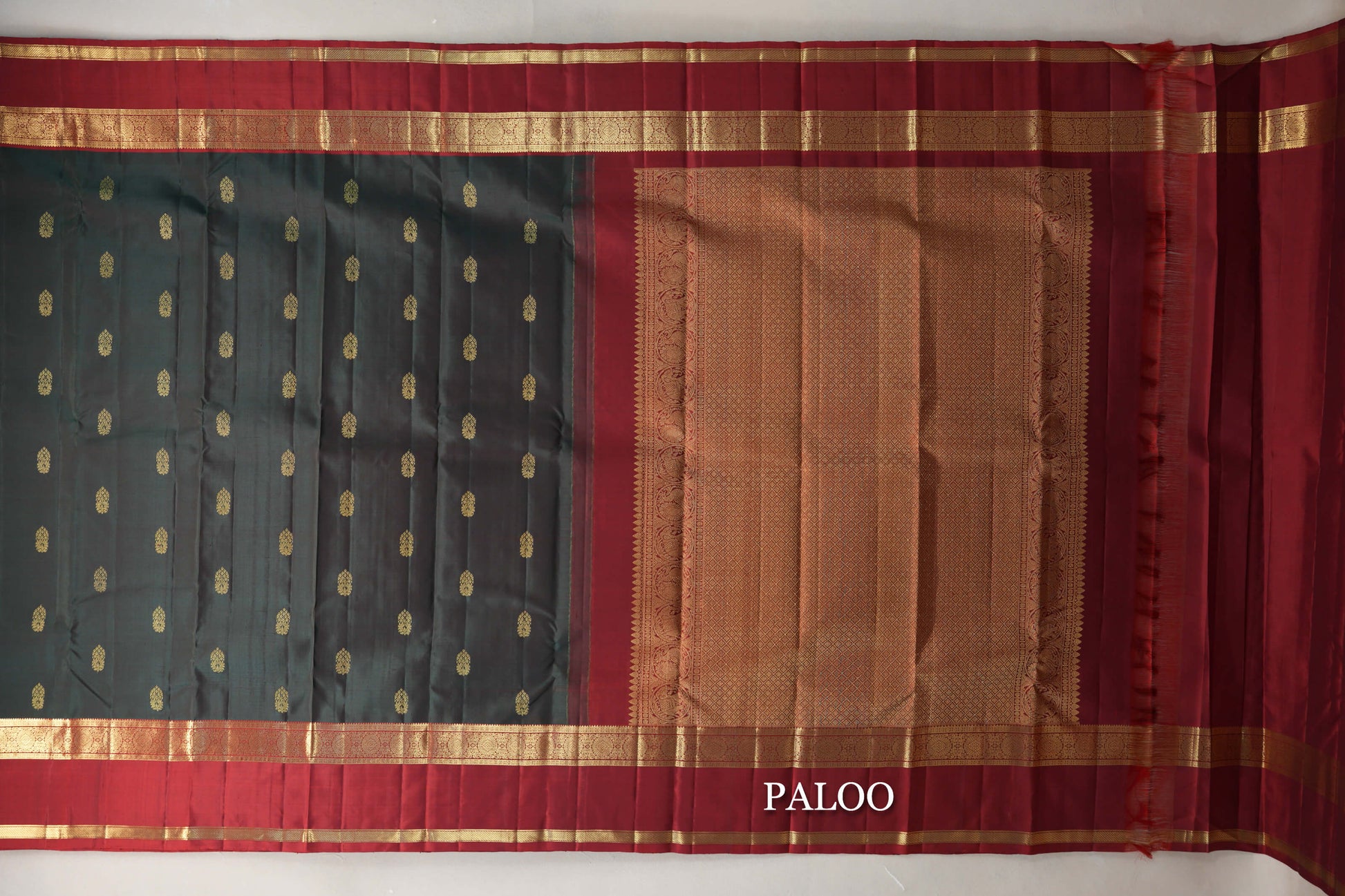 Dual Tone of Deep Bottle Green & Deep Red with Rettai Pettu Borders Vintage Kanjivaram Silk Saree paloo