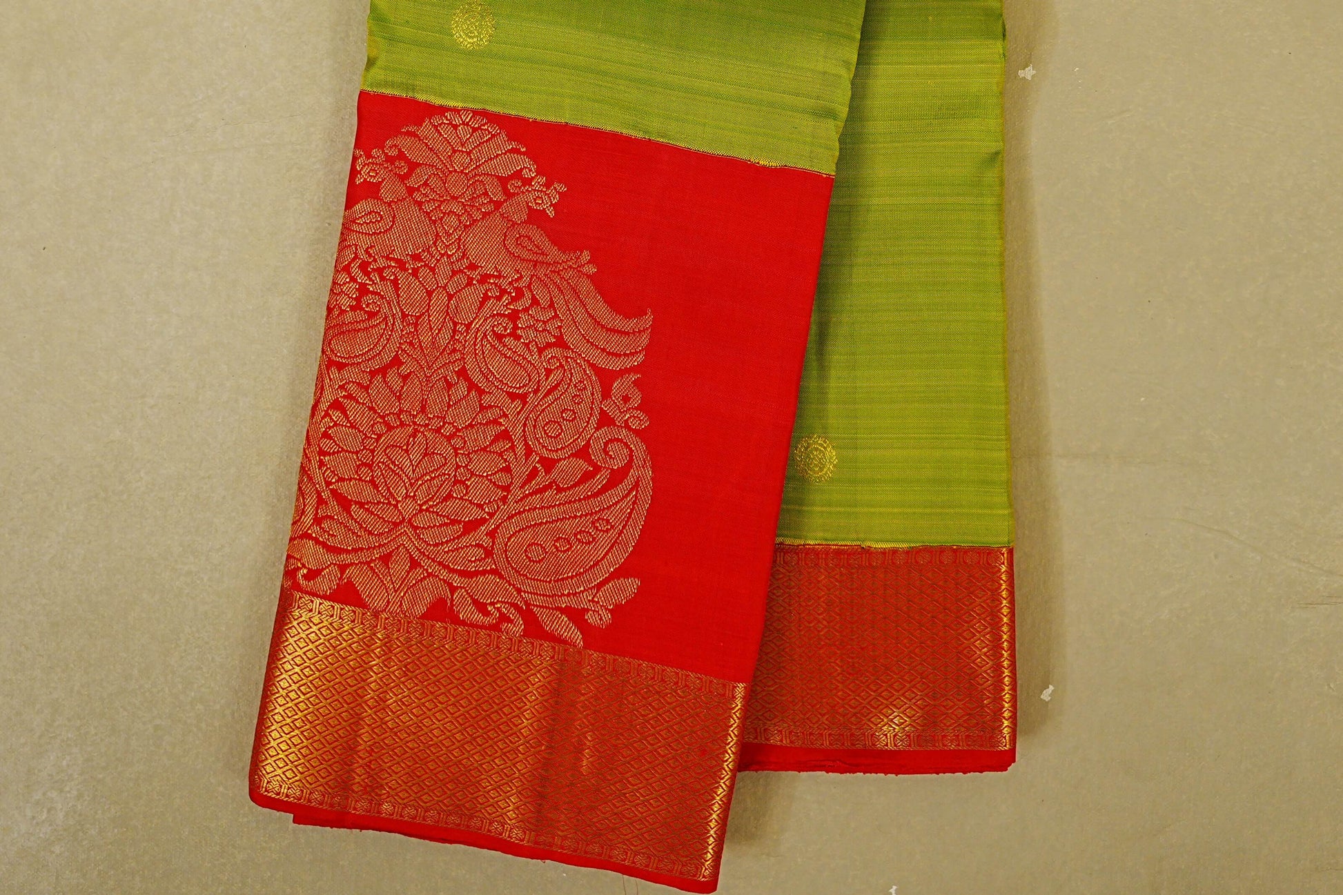 Parrot Green Vintage Kanjivaram Silk Saree border zoom