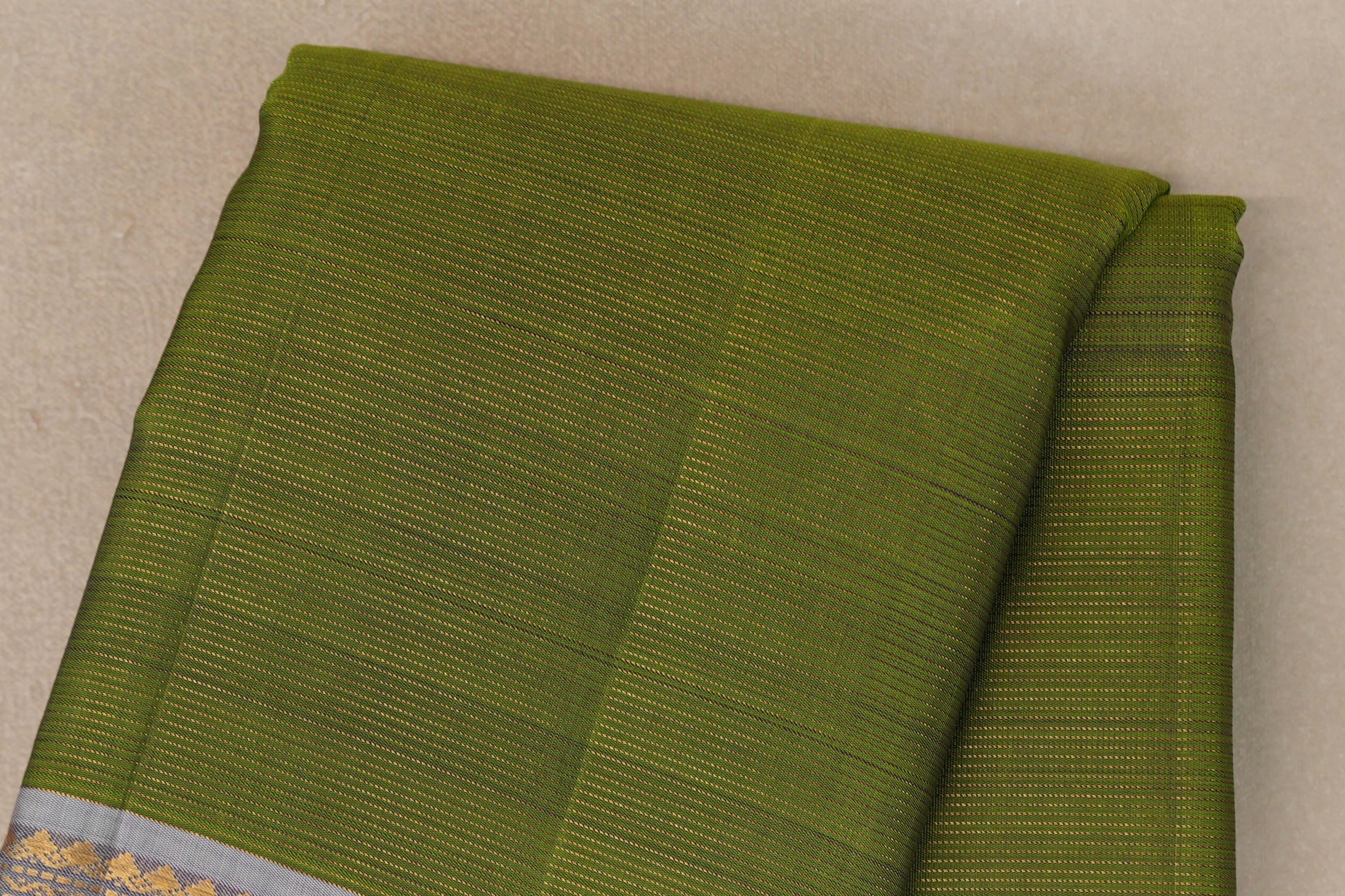 Olive Green Vaira Oosi Vintage Kanjivaram Silk Saree body