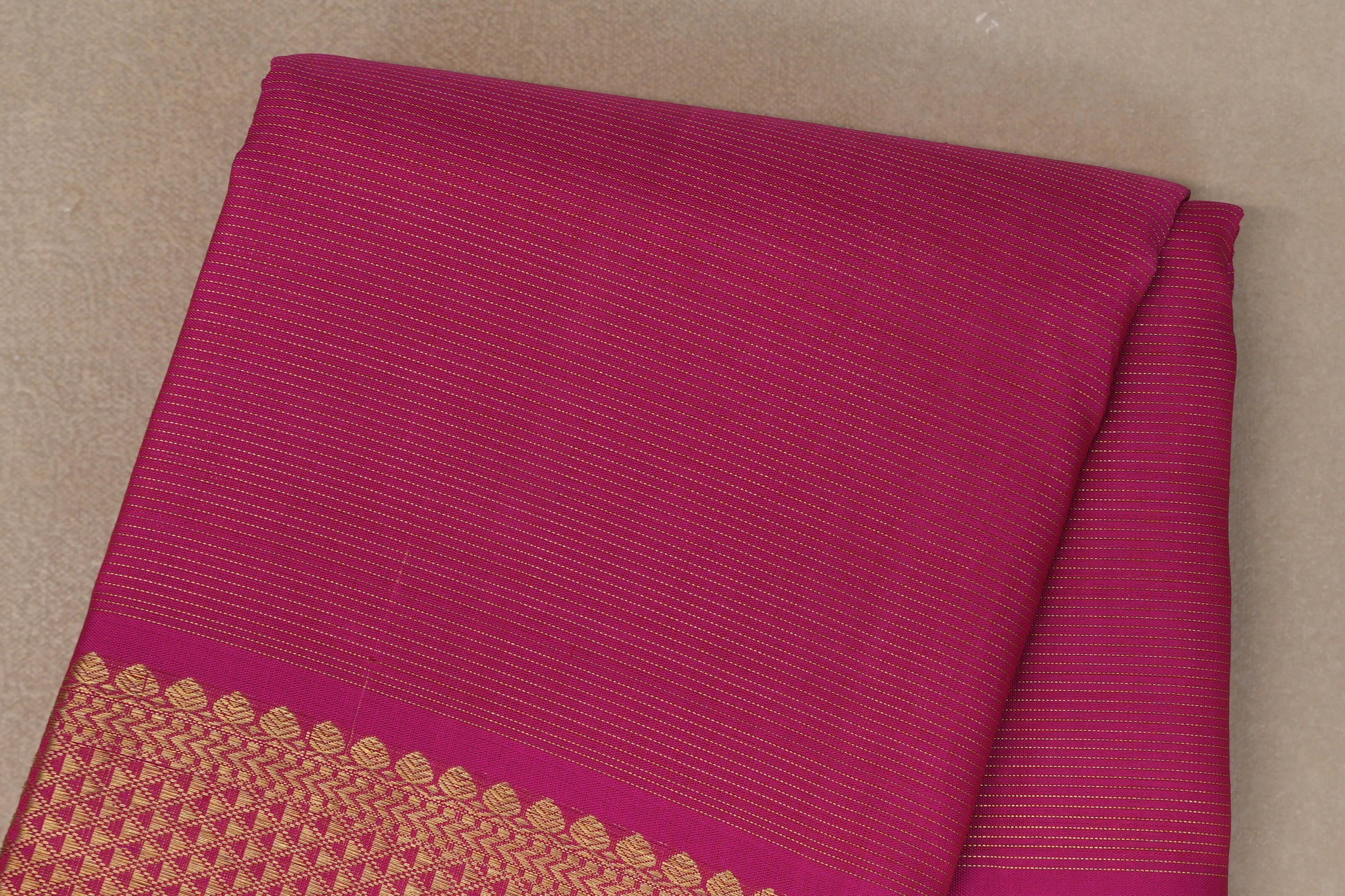 Bright Pink Vaira Oosi Vintage Kanjivaram Silk Saree body