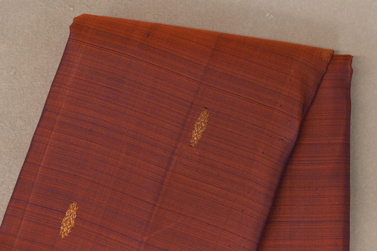 Dual Tone of Violet and Copper Brown Vintage Kanjivaram Silk Saree body