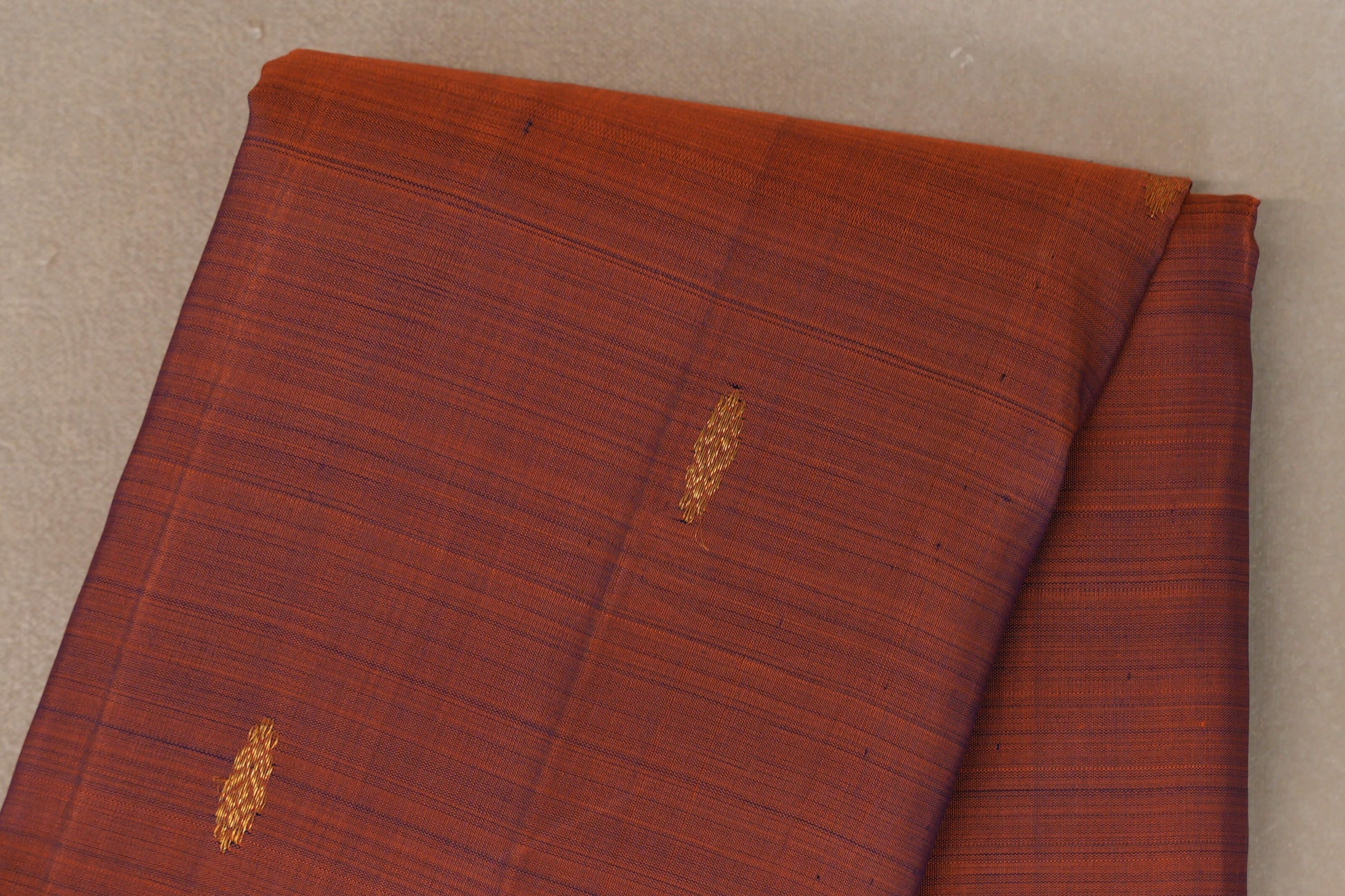 Dual Tone of Violet and Copper Brown Vintage Kanjivaram Silk Saree body