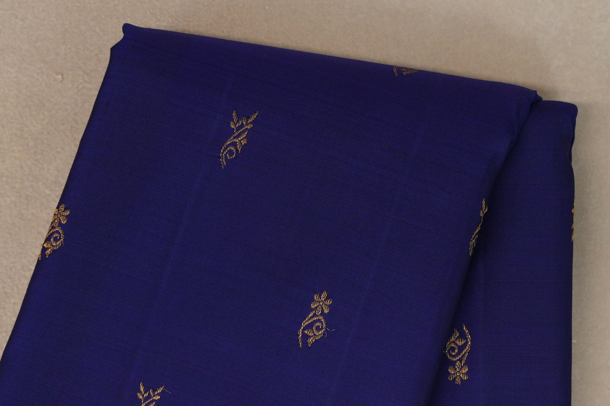 Deep Blue with Orangish Pink Borders Vintage Kanjivaram Silk Saree body