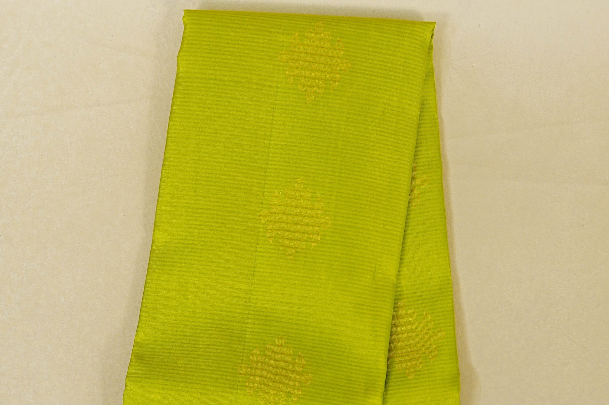 Parrot Green Light Weight Kanchipuram Silk Saree body zoom