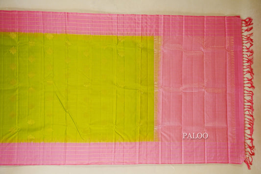 Parrot Green Light Weight Kanchipuram Silk Saree paloo