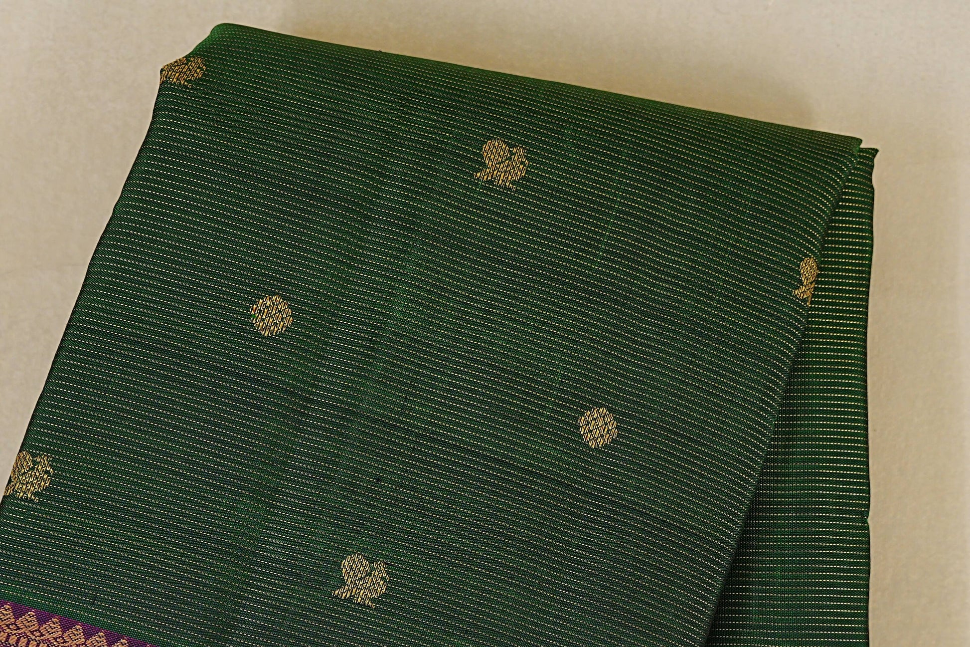 Bottle green Vaira Oosi Vintage Kanjivaram Silk Saree body zoom