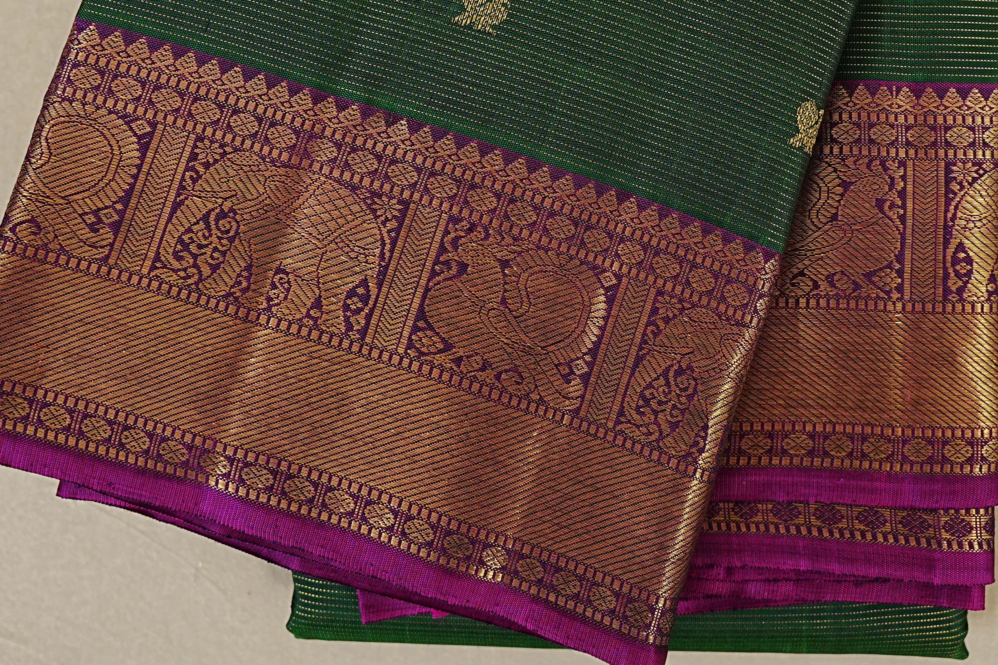 Bottle green Vaira Oosi Vintage Kanjivaram Silk Saree borders zoom