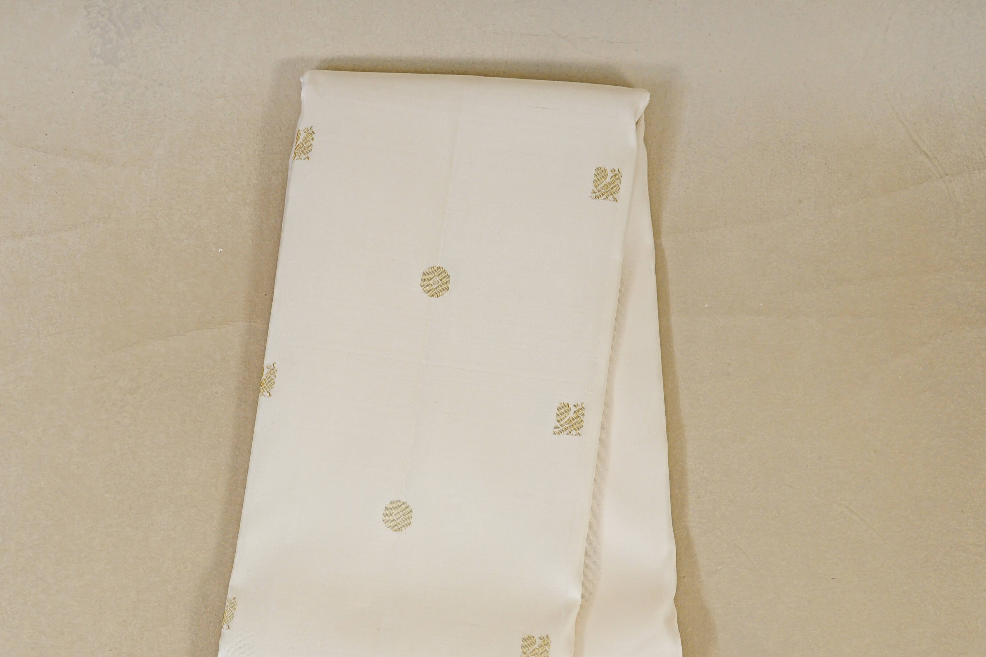 Off White with Bright Red Borders Vintage Kanjivaram Silk Saree body zoom