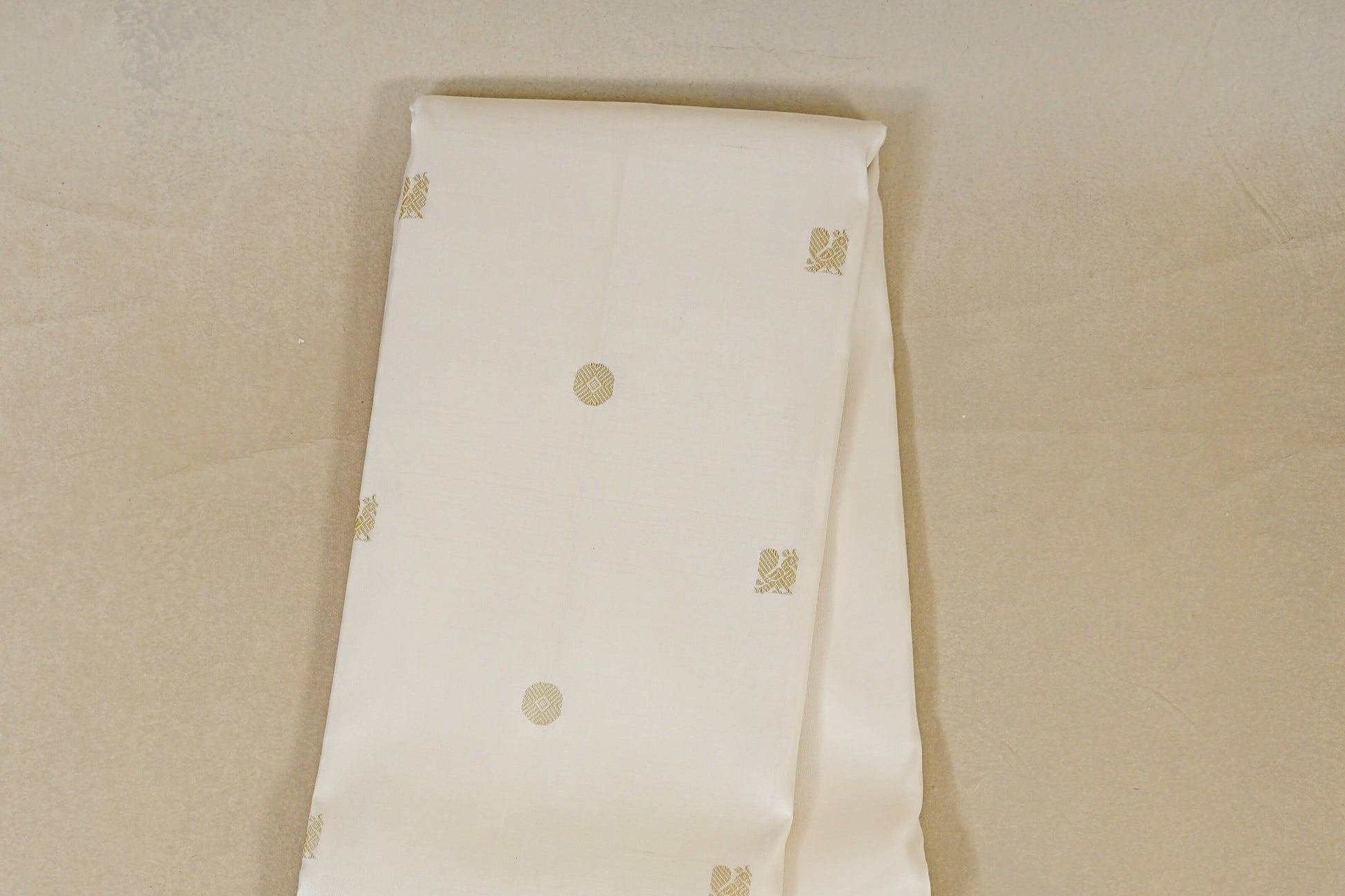 Off White with Bright Red Borders Vintage Kanjivaram Silk Saree body zoom