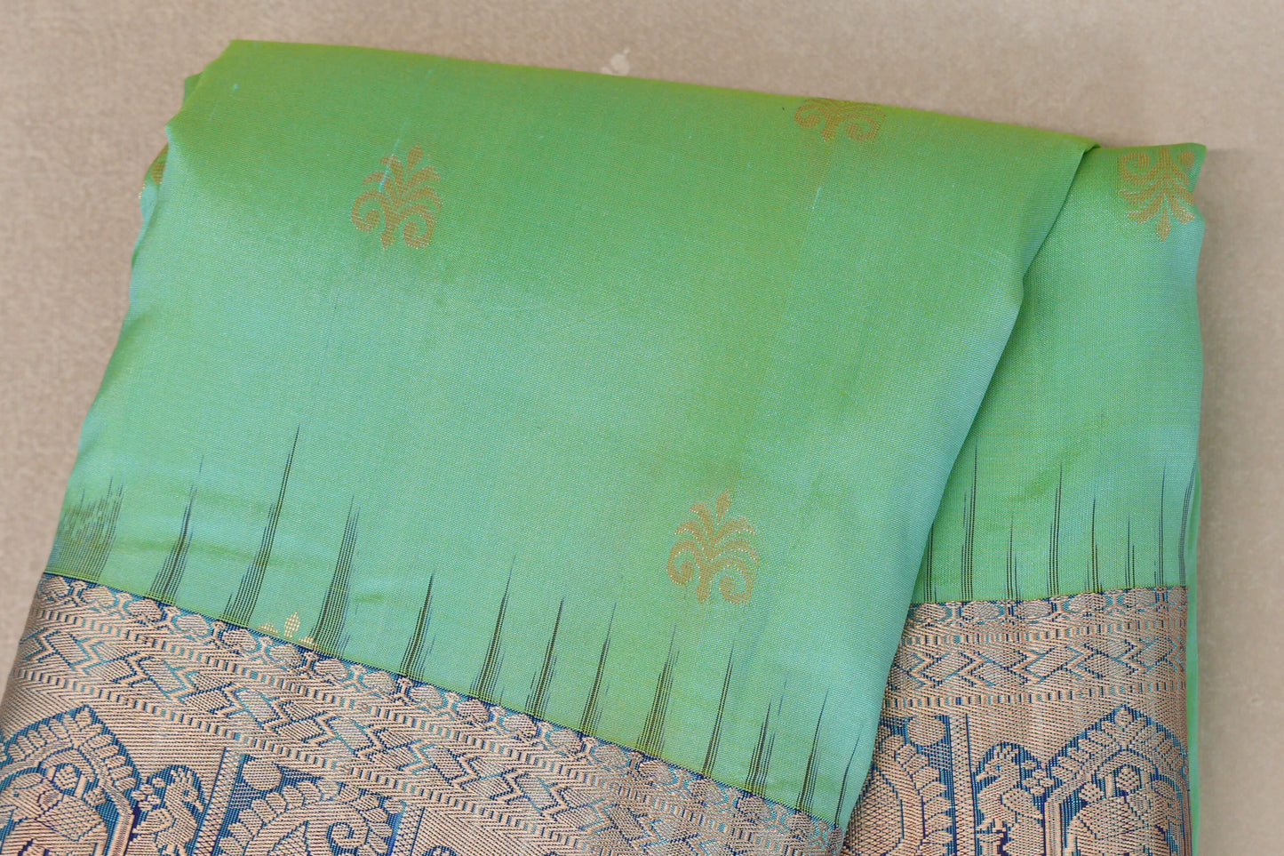 Yellowish Green with Deep Blue Borders Light Weight Kanjivaram Silk Saree body