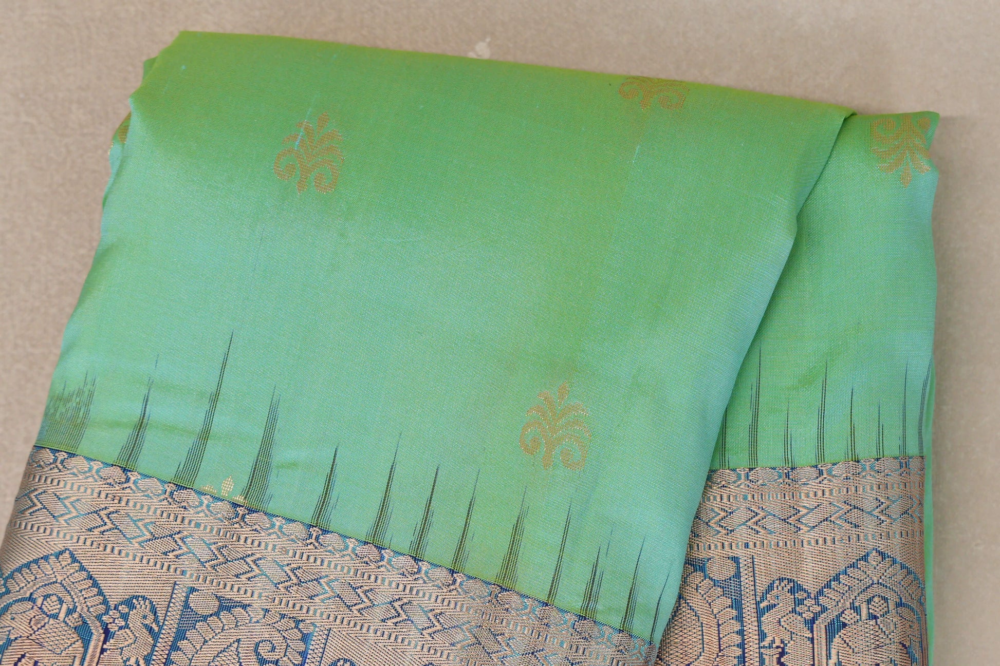 Yellowish Green with Deep Blue Borders Light Weight Kanjivaram Silk Saree body