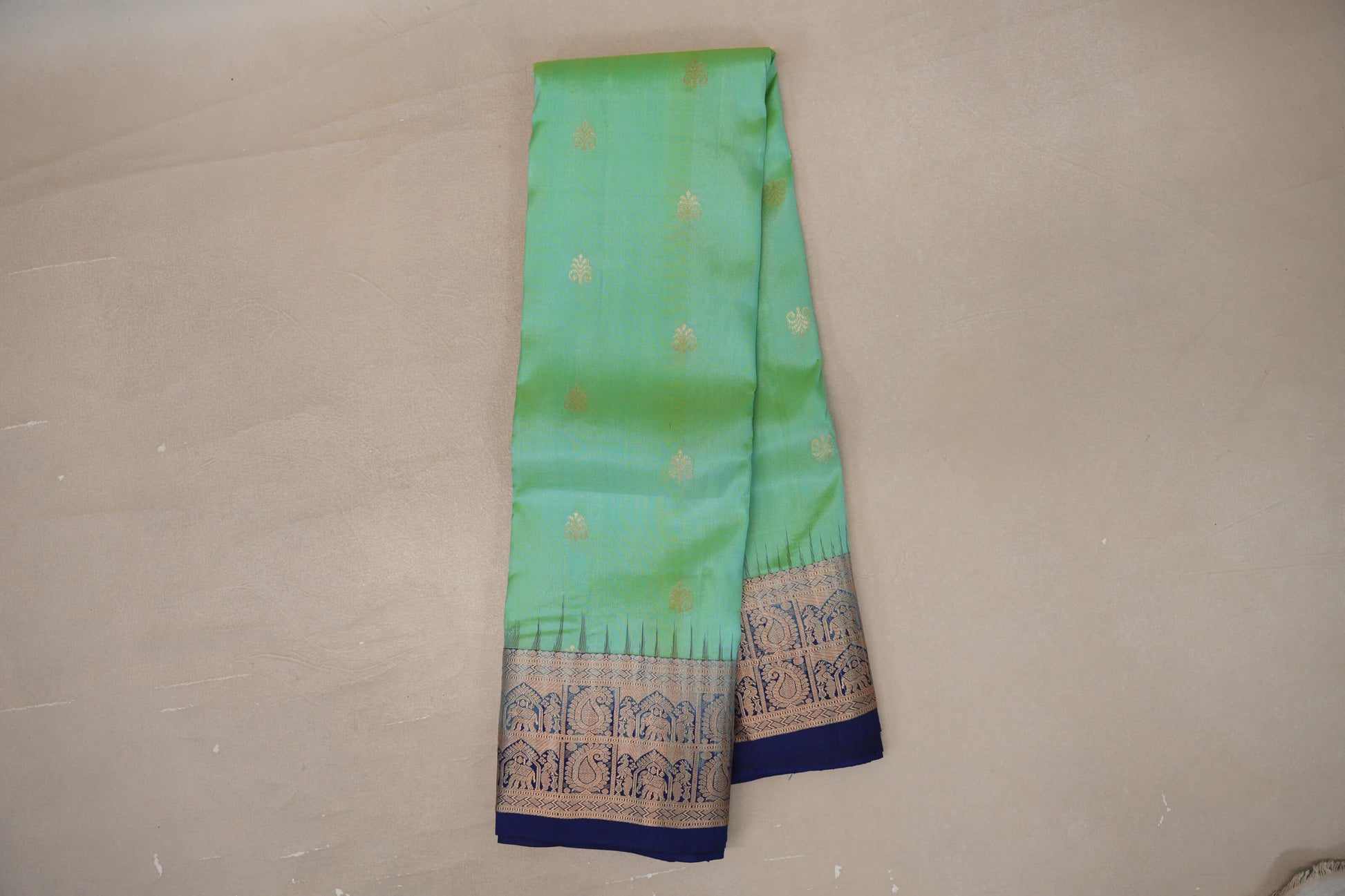Online Yellowish Green with Deep Blue Borders Light Weight Kanjivaram Silk Saree