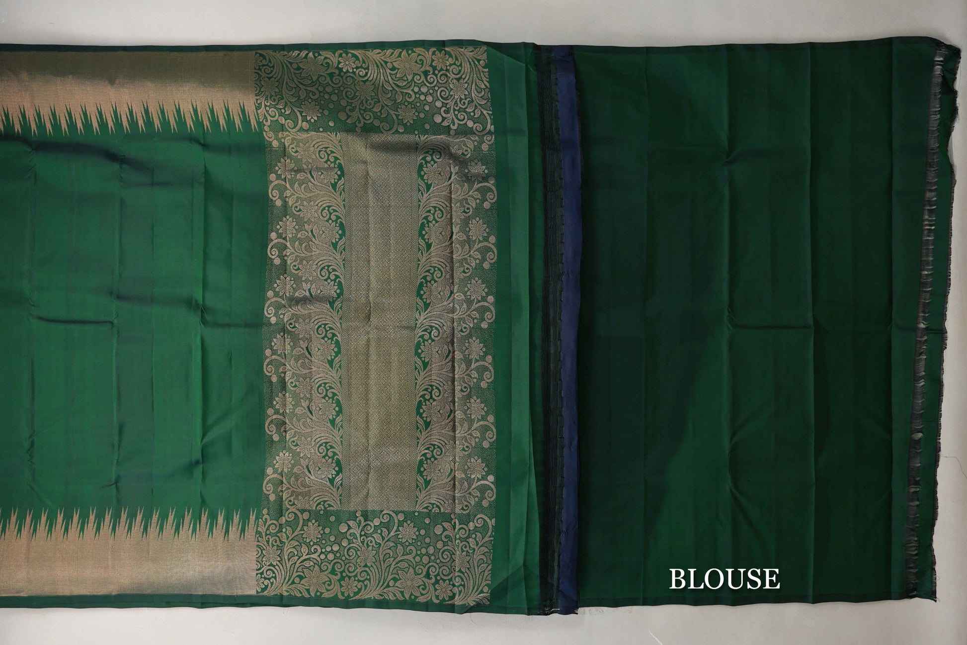 Deep Green with Temple Borders Light Weight Kanjivaram Silk Saree blouse