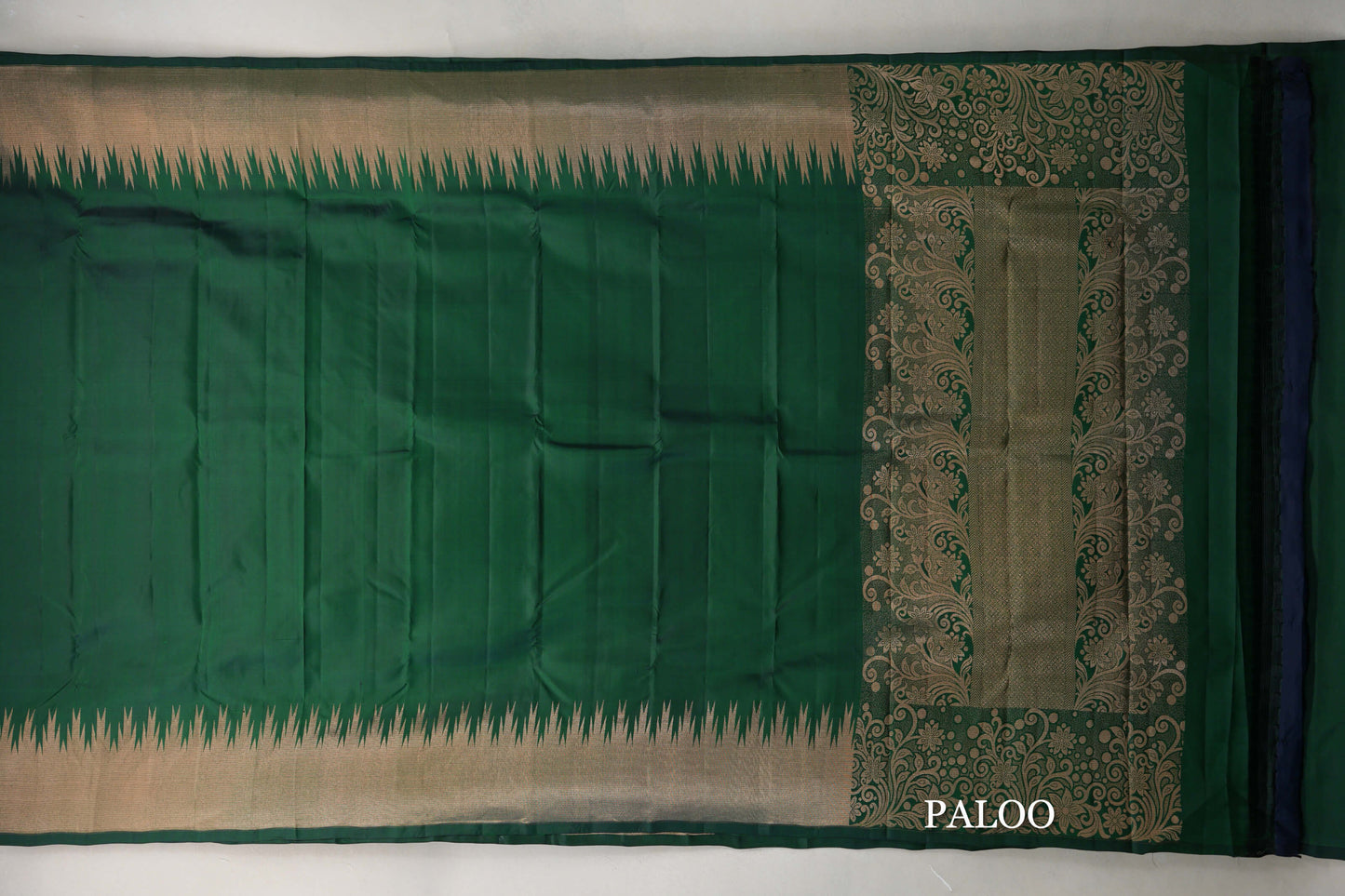 Deep Green with Temple Borders Light Weight Kanjivaram Silk Saree paloo
