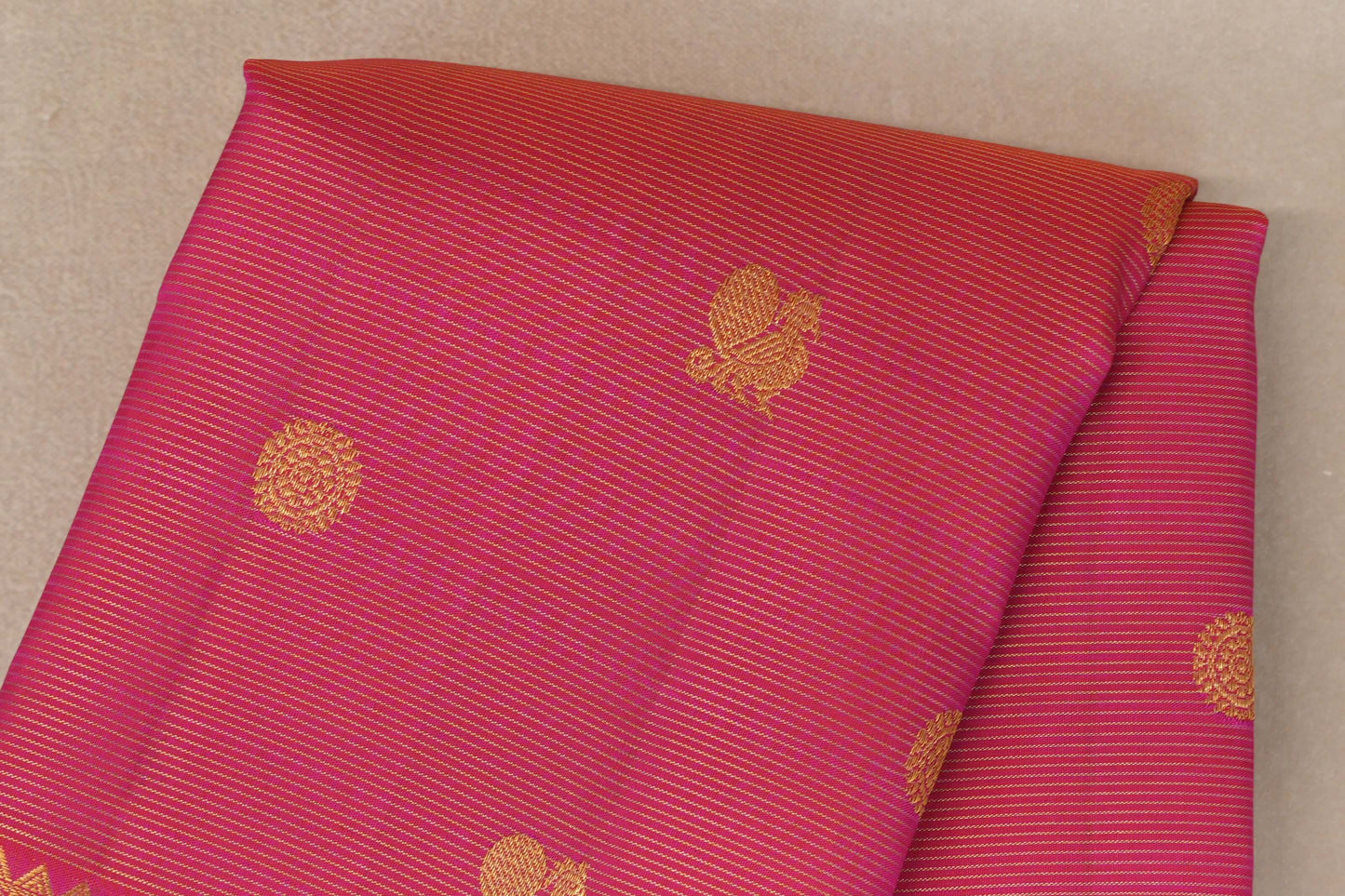 Orangish Pink Vaira Oosi Vintage Kanjivaram Silk Saree body
