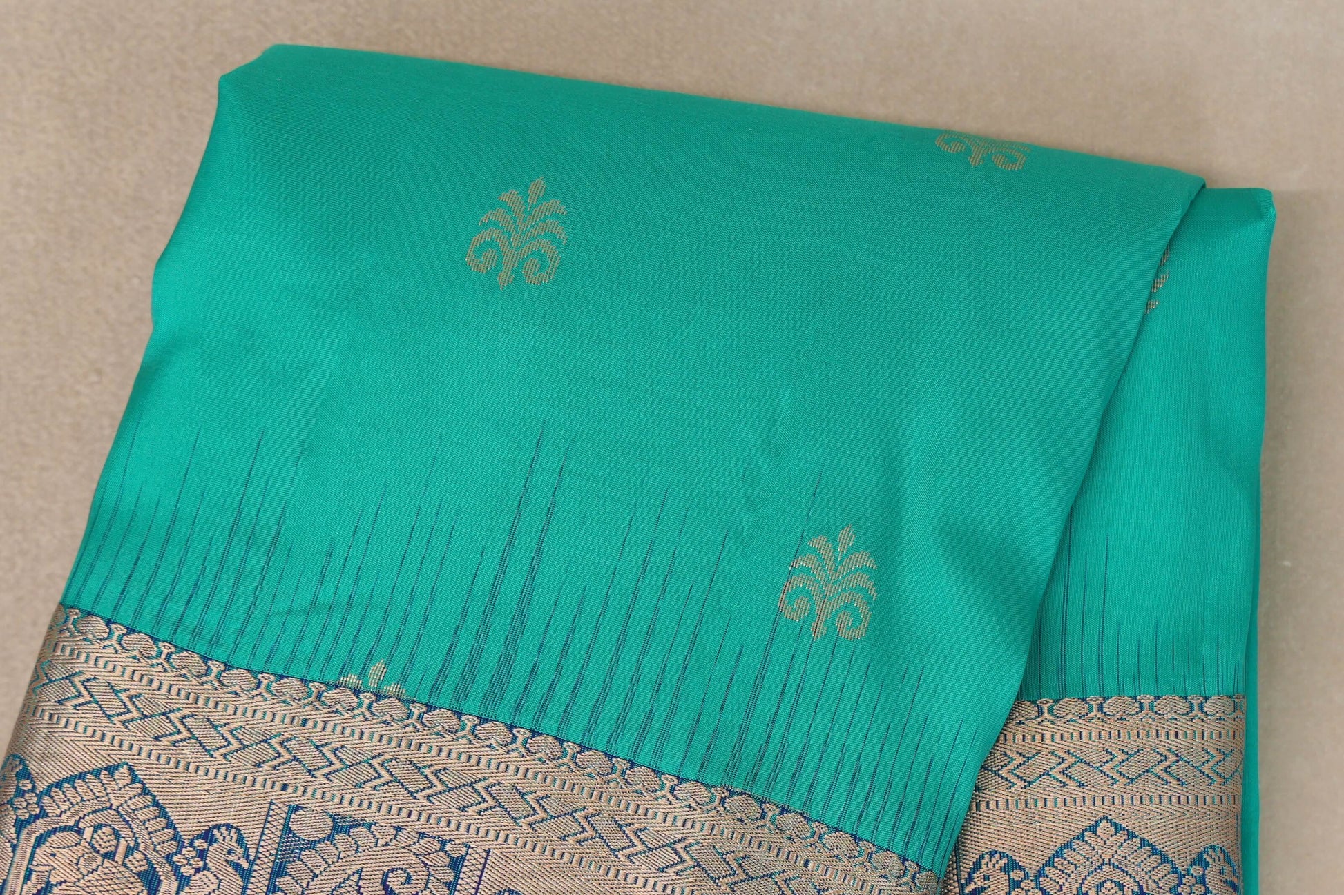Aqua Green with Deep Green Borders Light Weight Kanjivaram Silk Saree body