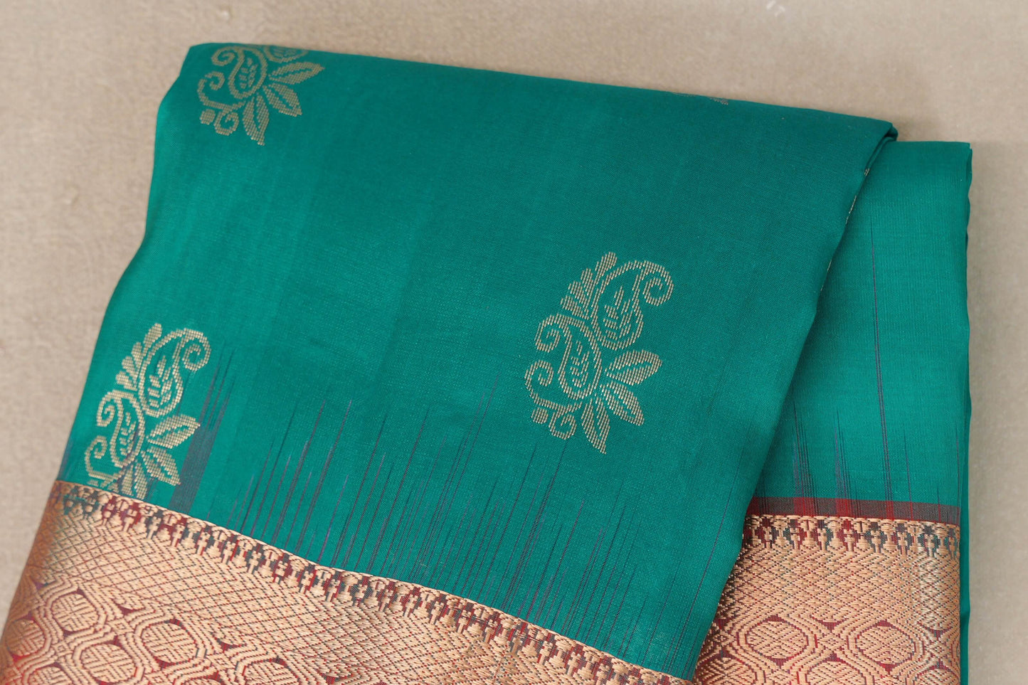 Rama Green with Bright Red Borders Light Weight Kanjivaram Silk Saree body