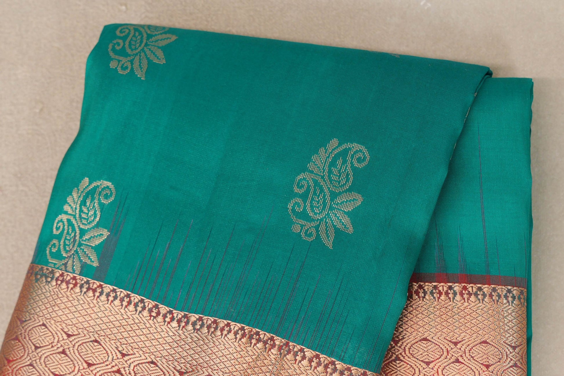 Rama Green with Bright Red Borders Light Weight Kanjivaram Silk Saree body