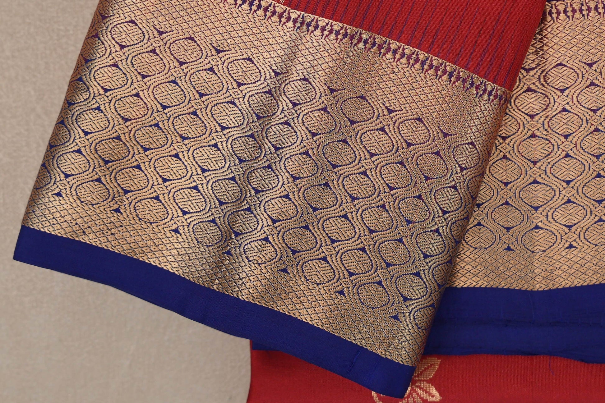 Tomato Red Light Weight Kanjivaram Silk Saree border