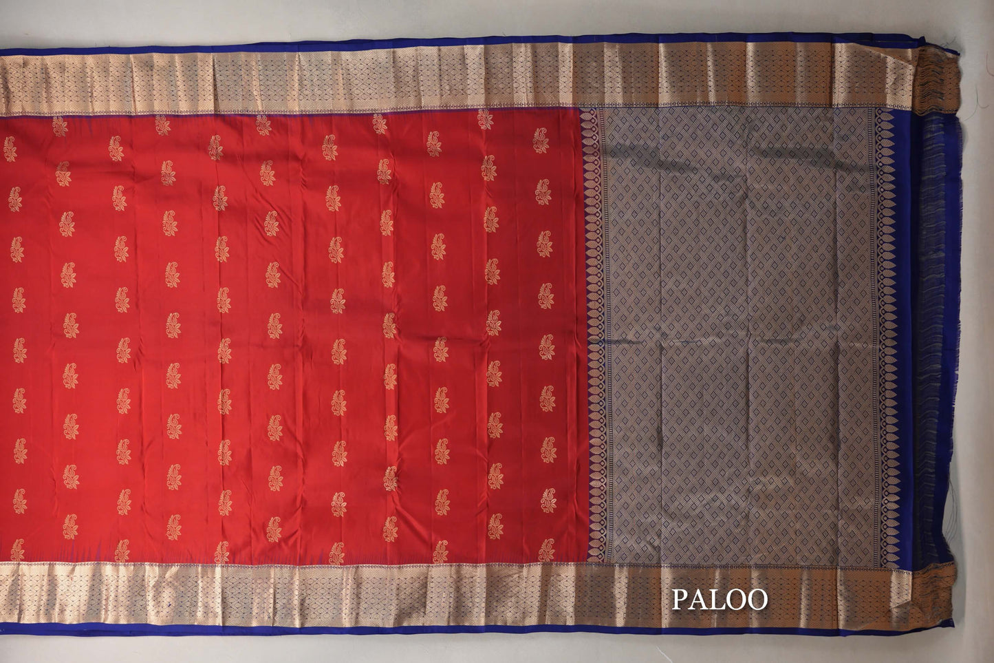 Tomato Red with Deep Blue Borders Light Weight Kanjivaram Silk Saree paloo