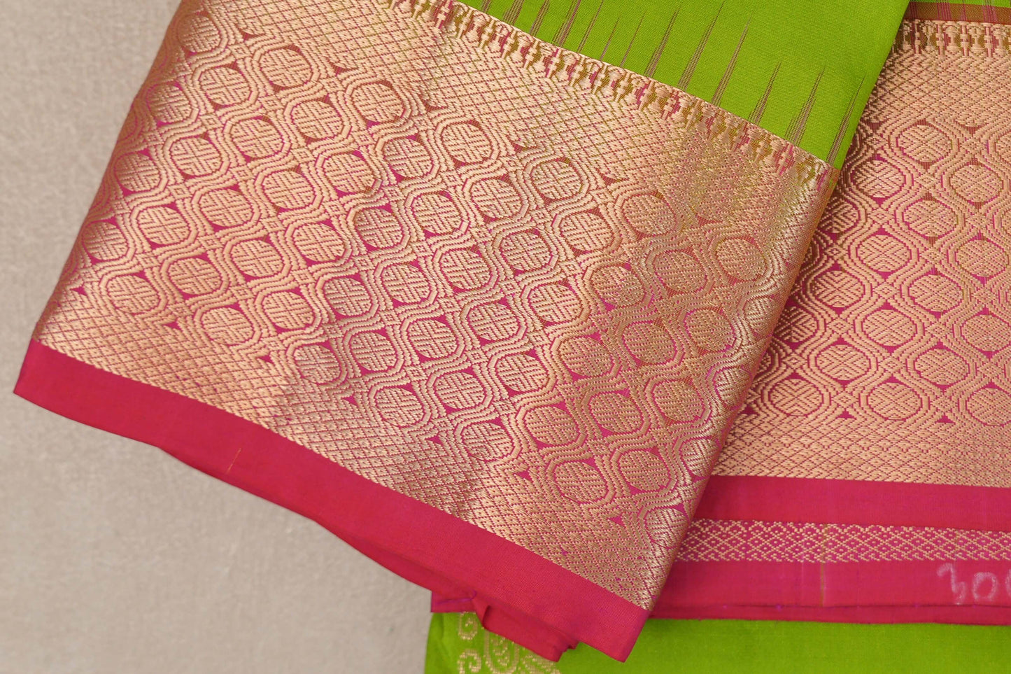 Parrot Green Light Weight Kanjivaram Silk Saree border